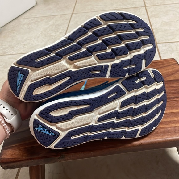 Altra running shoes - Picture 5 of 9